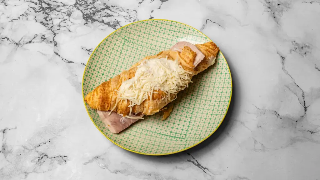Croissant au jambon